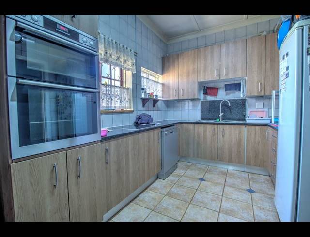 4 BEDROOM FREESTANDING FOR SALE IN KEMPTON PARK EXT 2
